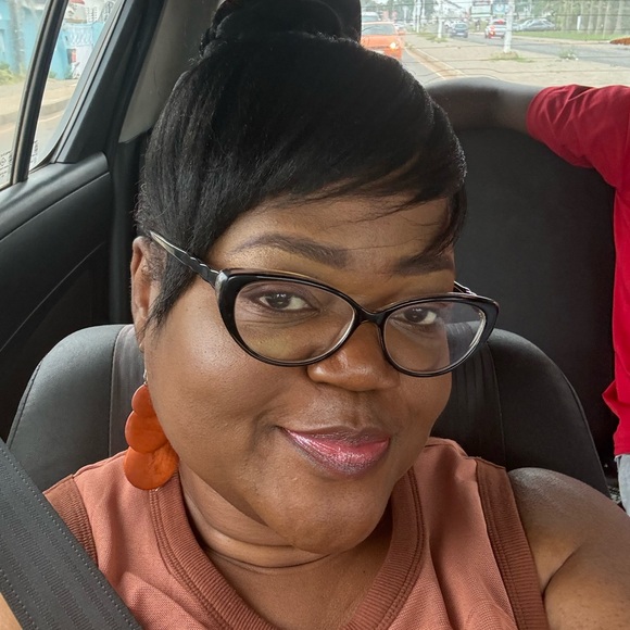 Meet your Posher, Ekuwa - Picture 1 of 1